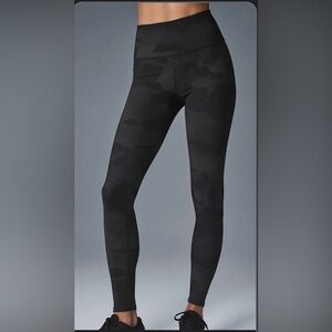 ALO Yoga High-Waist Camo Vapor Legging
